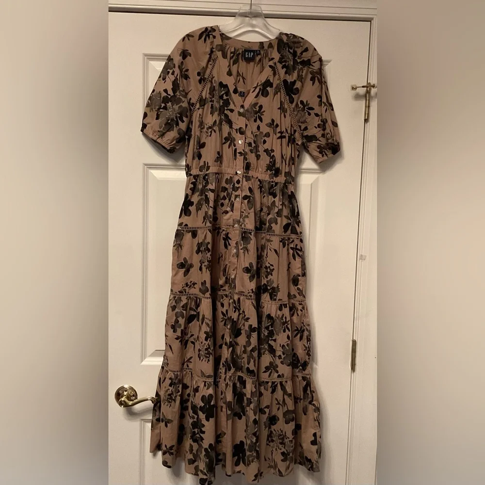 GAP Tiered Midi Shirtdress - Picture 3 of 8